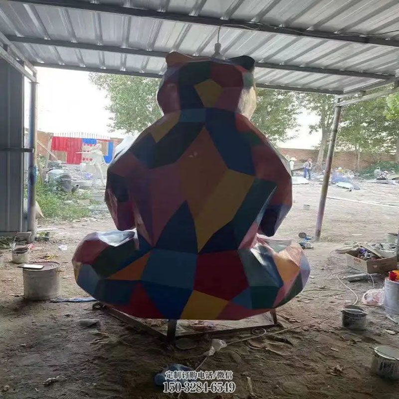 环境几何熊雕塑制作