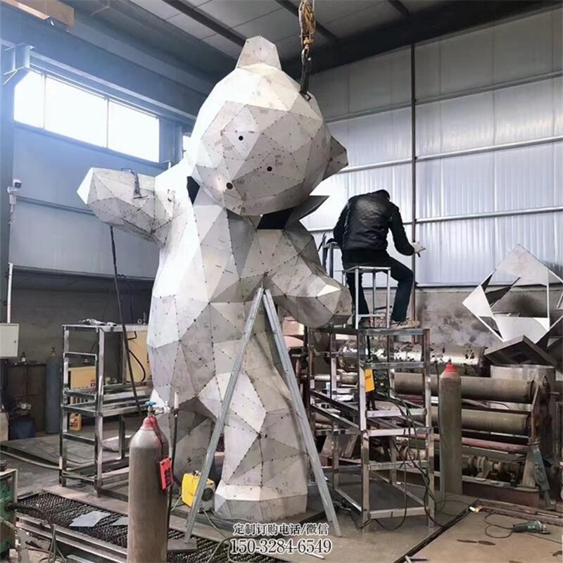 锻钢熊雕塑工厂